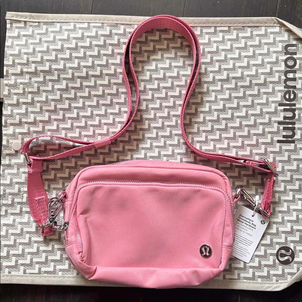 LULULEMON CROSSBODY BAG *MATAL HARDWARE IN PINK TIDE/SILVER NWT
